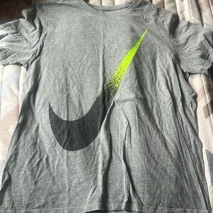 Men’s Nike shirt